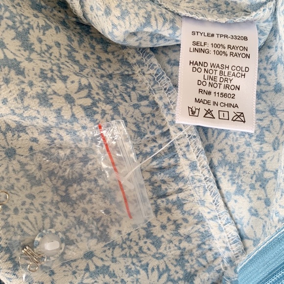 Skylar + Madison Blue and White Floral Romper, Wrap Top, Tie Waist, Size Large - Picture 8 of 8